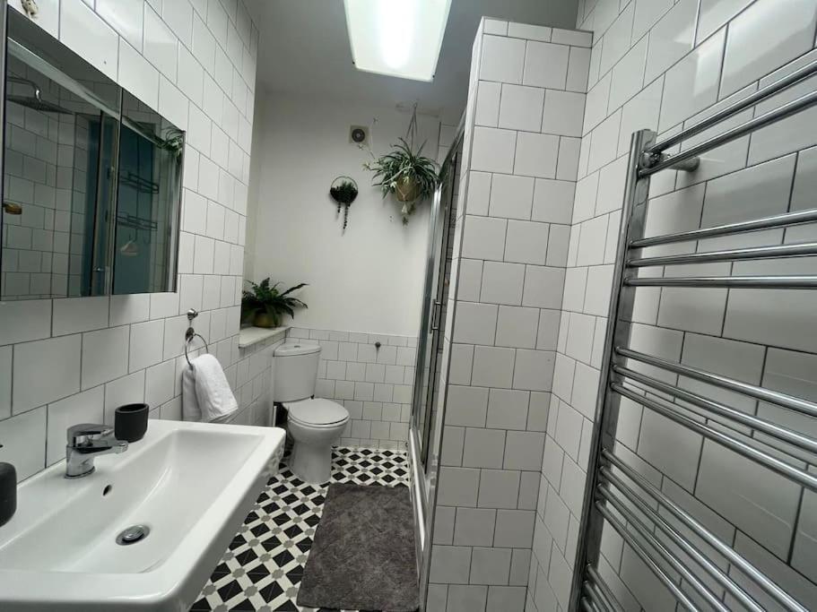 Modern Studio In Barbican Ec1 - Blue - F4 ลอนดอน ภายนอก รูปภาพ